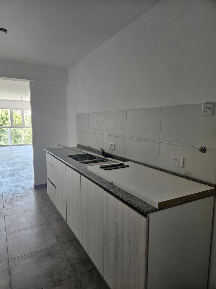 Departamento 3 ambientes de 75 m2 con balcon y parrilla