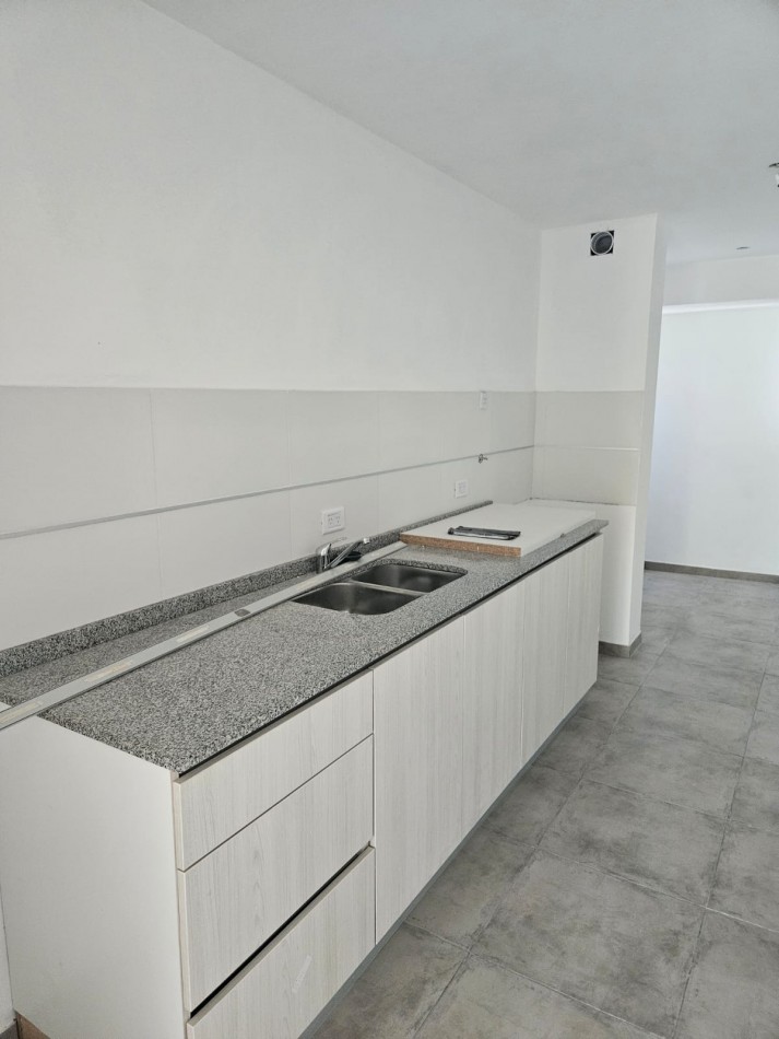 Departamento 3 ambientes de 75 m2 con balcon y parrilla