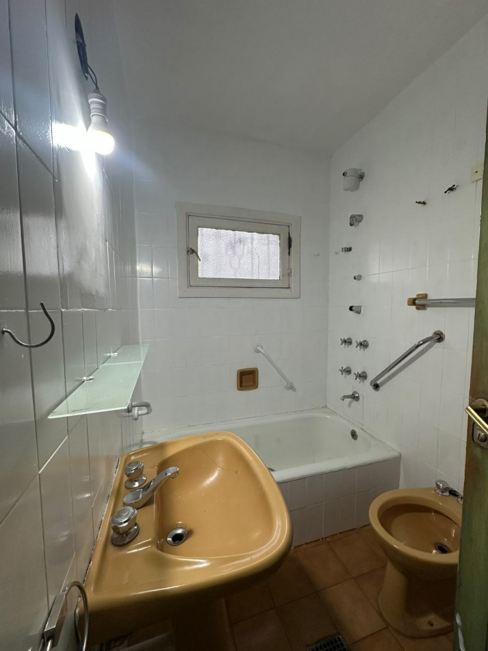 Casa en venta - Rolando 1559