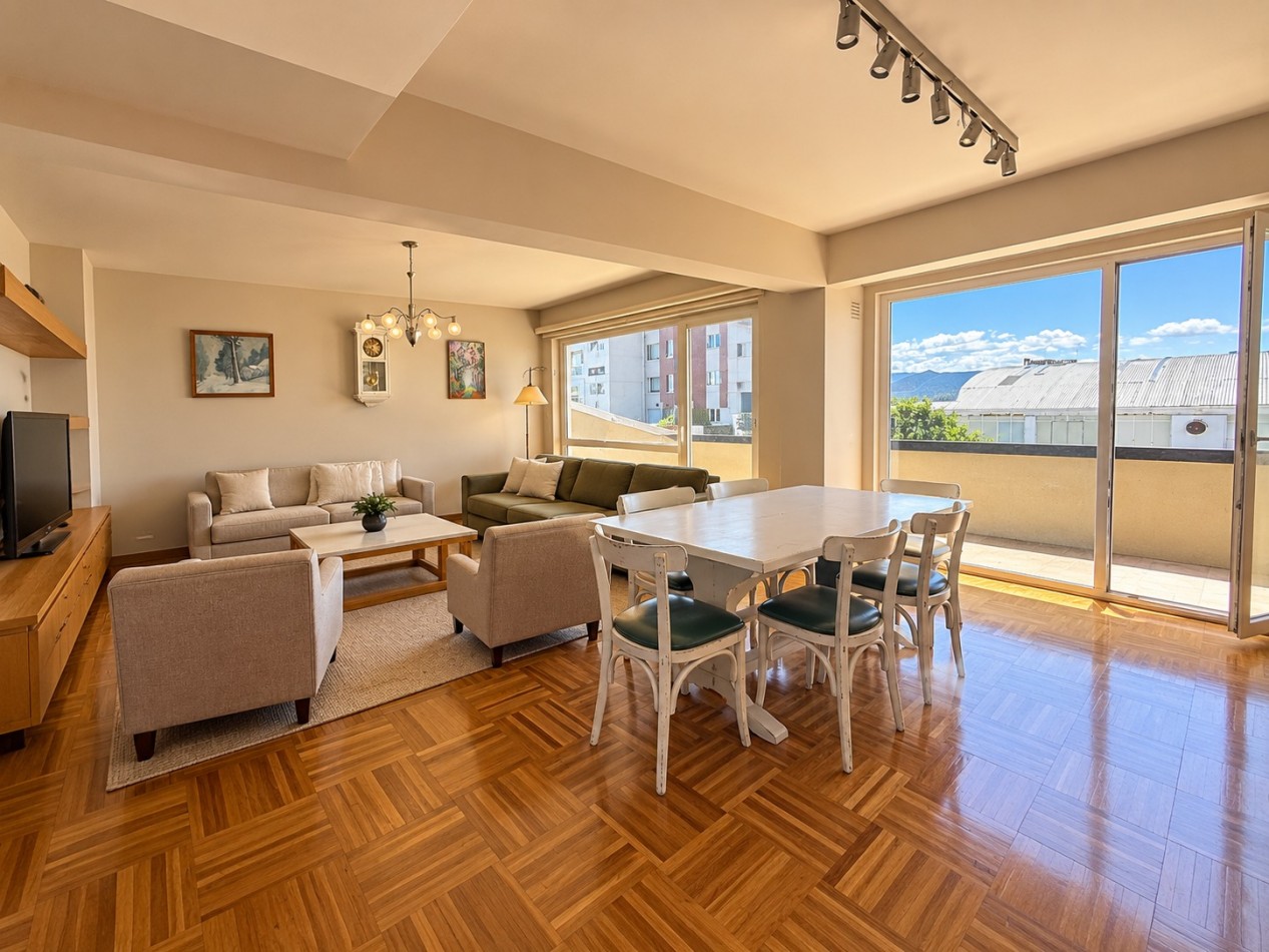 Piso de tres dormitorios con vista + cochera
