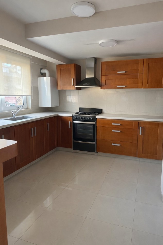 Piso de tres dormitorios con vista + cochera