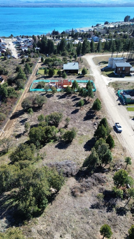 Lote con vista al lago en Solares del Este