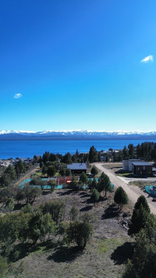 Lote con vista al lago en Solares del Este