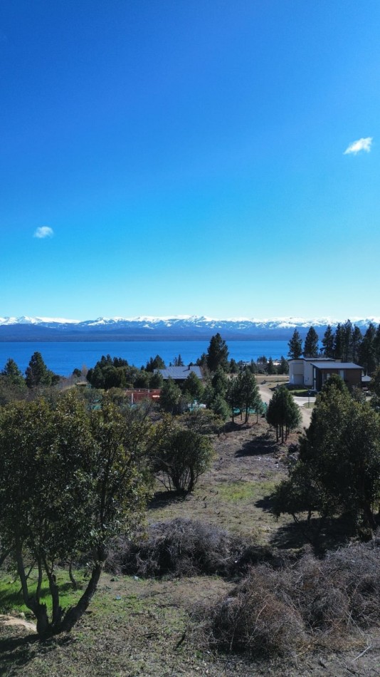 Lote con vista al lago en Solares del Este
