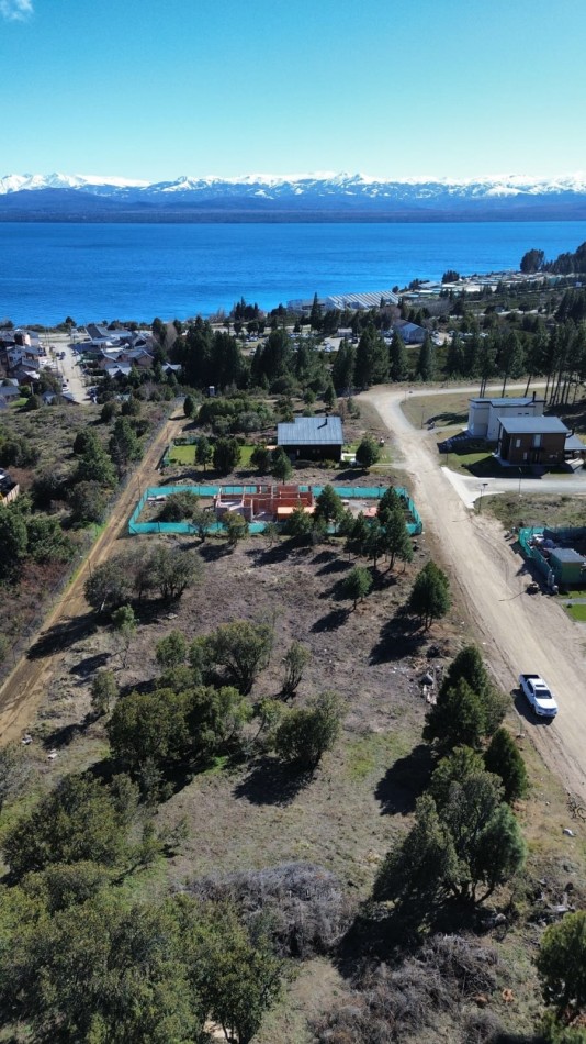 Lote con vista al lago en Solares del Este